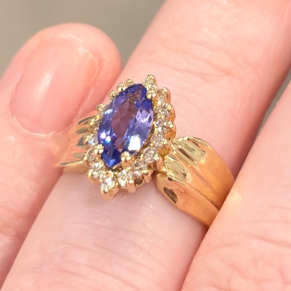 Jewelry - Vintage 14K Yellow Gold Tanzanite Diamond Halo Ring - Size 4